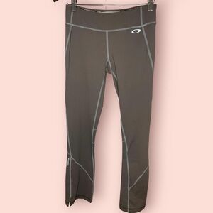 Oakley Gray Fitted Athletic Workout Crop Capri  Athletic Workout Leggings S: Med
